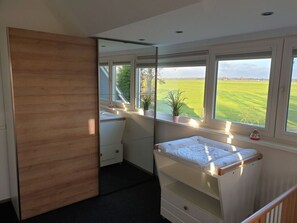 Maison | Cuisine privée | Four, bouilloire électrique, grille-pain, chaise haute