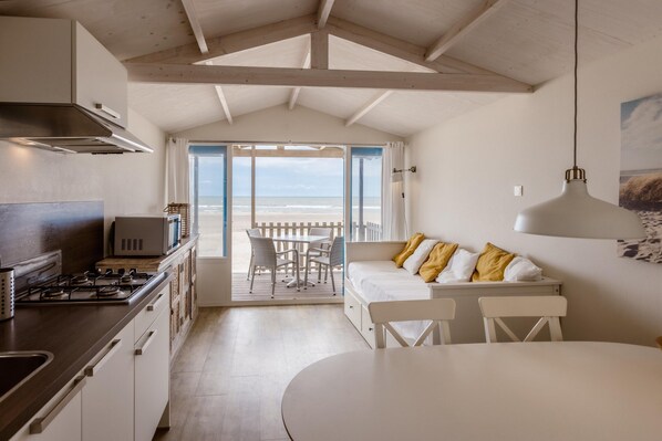 Private kitchen - Holiday Home in Wijk aan Zee by the Beach (Wijk aan Zee)