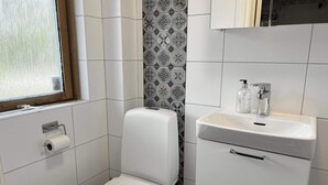 House | Bathroom - 7 Person Holiday Home in Huddinge (Huddinge)