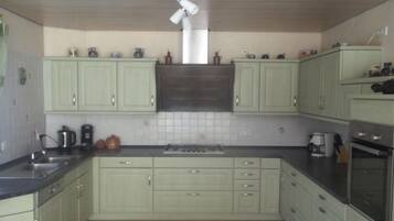 Apartment | Private kitchen | Oven, toaster