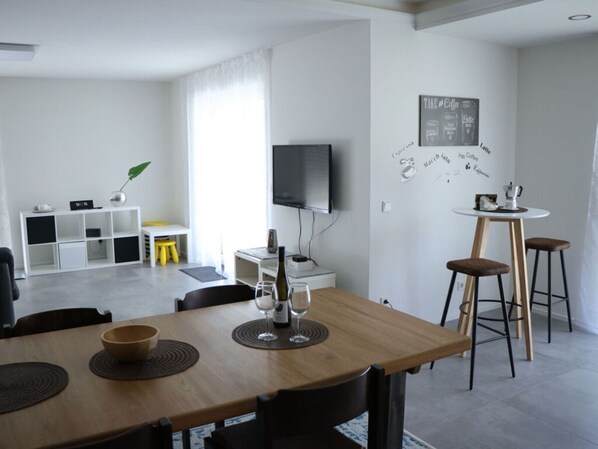 Dining - Haus Edith Modern Retreat (Lug)