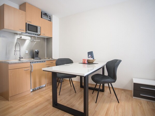 Apartment | Dining