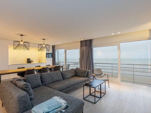 Luxurious Apartment With Stunning sea View