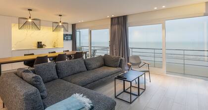 Luxurious Apartment With Stunning sea View