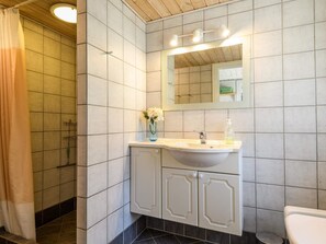 House | Bathroom - 4 Person Holiday Home in Norre Nebel (Norre Nebel)