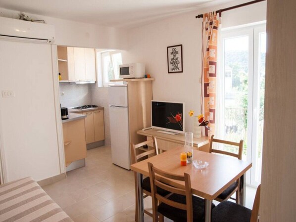 Apartment | Dining