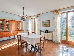 House | Dining - Spacious Holiday Home in Marciaga With Garden (Costermano sul Garda)