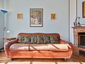 Living area - Spacious Holiday Home in Marciaga With Garden (Costermano sul Garda)