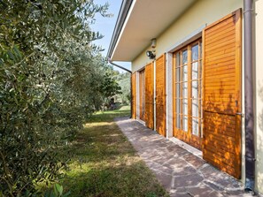 House | Exterior - Spacious Holiday Home in Marciaga With Garden (Costermano sul Garda)