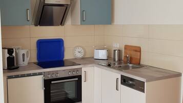 House | Private kitchen | Oven, electric kettle, toaster