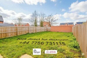 Property grounds - Spacious 5BR Chester | Group & Contractor Stays (Cheshire West and Chester)