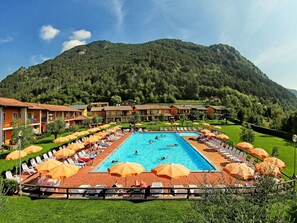 บ้านพัก | สระว่ายน้ำ | สระว่ายน้ำกลางแจ้ง