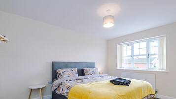5 bedrooms, iron/ironing board, free WiFi, bed sheets