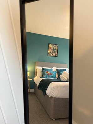 5 bedrooms, iron/ironing board, travel cot, free WiFi - Charming 5BR Hawarden Sleeps 10 | Contractor Stays (Hawarden)