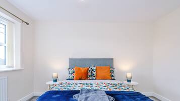 5 bedrooms, iron/ironing board, free WiFi, bed sheets