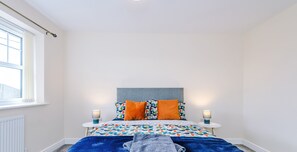 5 bedrooms, iron/ironing board, free WiFi, bed sheets