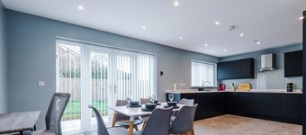 Hawarden Very Spacious/ Detached/5 bed Driveway