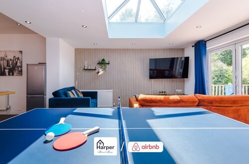 4BR Home | Sleeps 10 | 7 Beds for Family & Crew