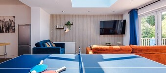 4BR Home | Sleeps 10 | 7 Beds for Family & Crew