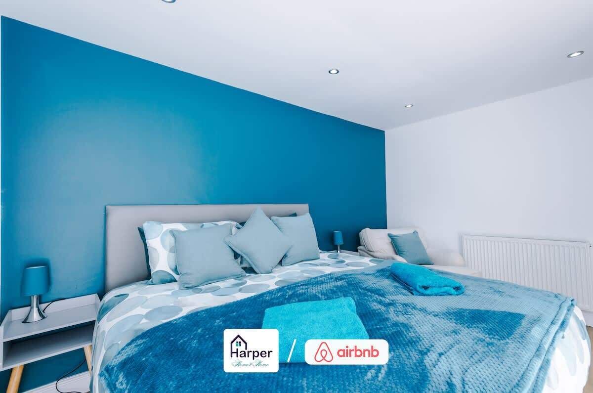 4 bedrooms, iron/ironing board, travel cot, free WiFi
