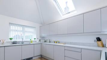 Fridge, microwave, oven, stovetop