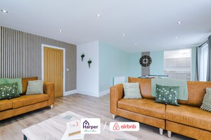 Fernseher, Tischtennisplatte