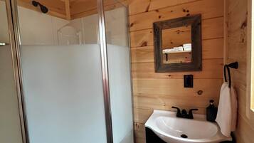 Bruser, hårtørrer, håndklæder, Sæbe