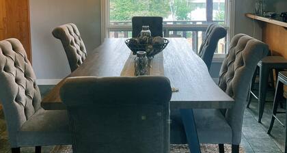 Spacious & Private Waterfront Cottage Near Barrys Bay & Algonquin Park