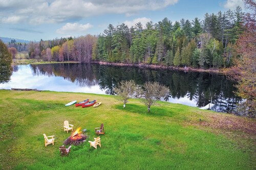 Spacious & Private Waterfront Cottage Near Barrys Bay & Algonquin Park