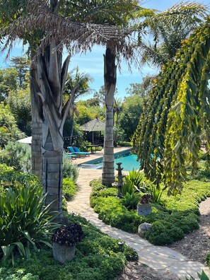 Alberca al aire libre y alberca climatizada