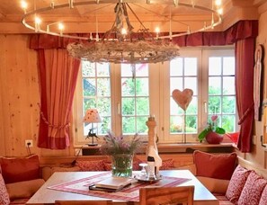 Living area - Apartment Deluxe Suite (Hoechenschwand)