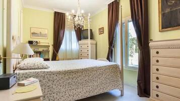 5 bedrooms, individually furnished, bed sheets