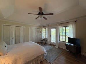 3 室のベッドルーム、アイロン / アイロン台、WiFi (無料)、ベッドシーツ