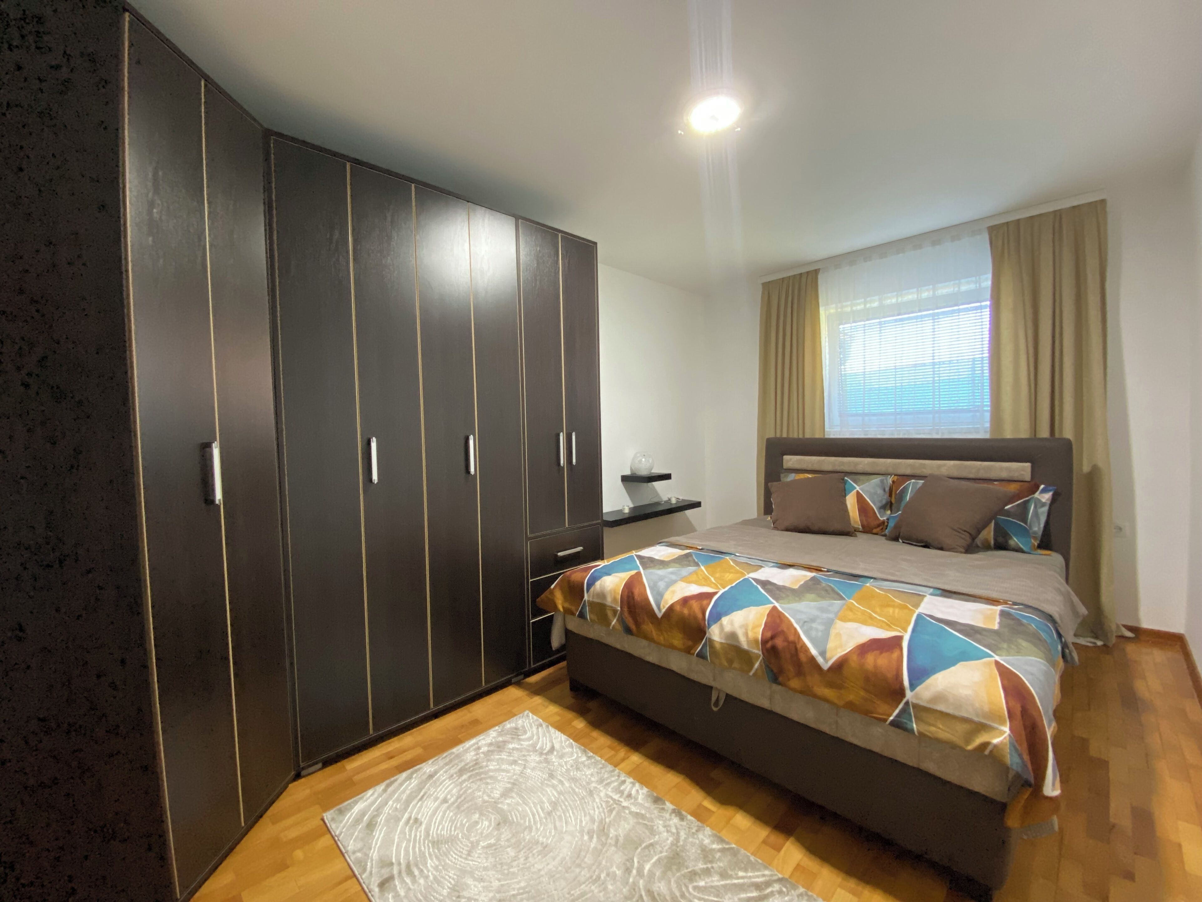 5 dormitorios, tabla de planchar con plancha, wifi y ropa de cama