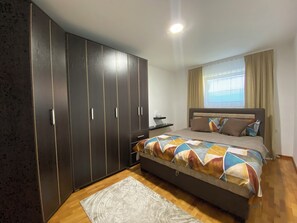 5 dormitorios, tabla de planchar con plancha, wifi y ropa de cama