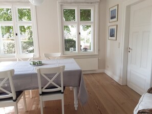 Apartment | Dining