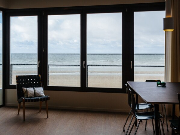 Apartment | Dining