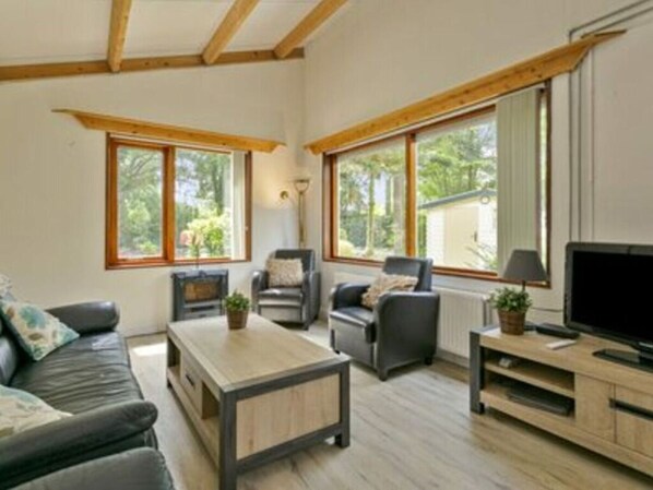 Living area - Huijsmansverhuur Type C Comfort Plus Prinsenhof 51 (Ouddorp)