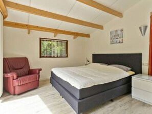 3 bedrooms, individually furnished, iron/ironing board - Huijsmansverhuur Type C Comfort Plus Prinsenhof 51 (Ouddorp)