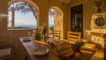 Villa | Restaurantes