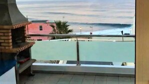A balcony with a view of the ocean. - Belvilla by OYO Apartamento en Playa Las Carmenes (San Cristóbal de La Laguna)