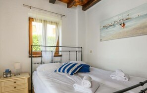 4 bedrooms, individually furnished, iron/ironing board - Villa Amani Comfortable Holiday Residence (Svetvincenat)