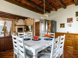 Private kitchen - Villa Amani Comfortable Holiday Residence (Svetvincenat)