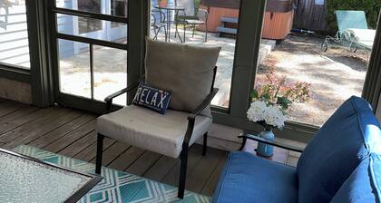 Harbert Cottage , Hot Tub, Great outdoor space , ride our bikes to the beach!