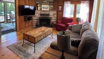 Smart TV, fireplace, books, computer monitors