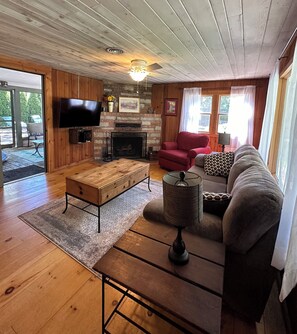 Smart TV, fireplace, books, computer monitors