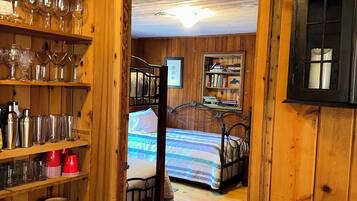 3 bedrooms, desk, iron/ironing board, travel cot