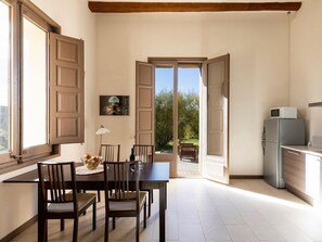 Apartment | Dining - Vilaseca Apartment With Private Terrace (La Torre de Claramunt)