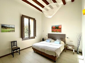 Apartment | 2 bedrooms, individually furnished, bed sheets