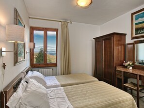 House | 2 bedrooms, bed sheets - Holiday Home in Sassetta Near Beaches (Castagneto Carducci)